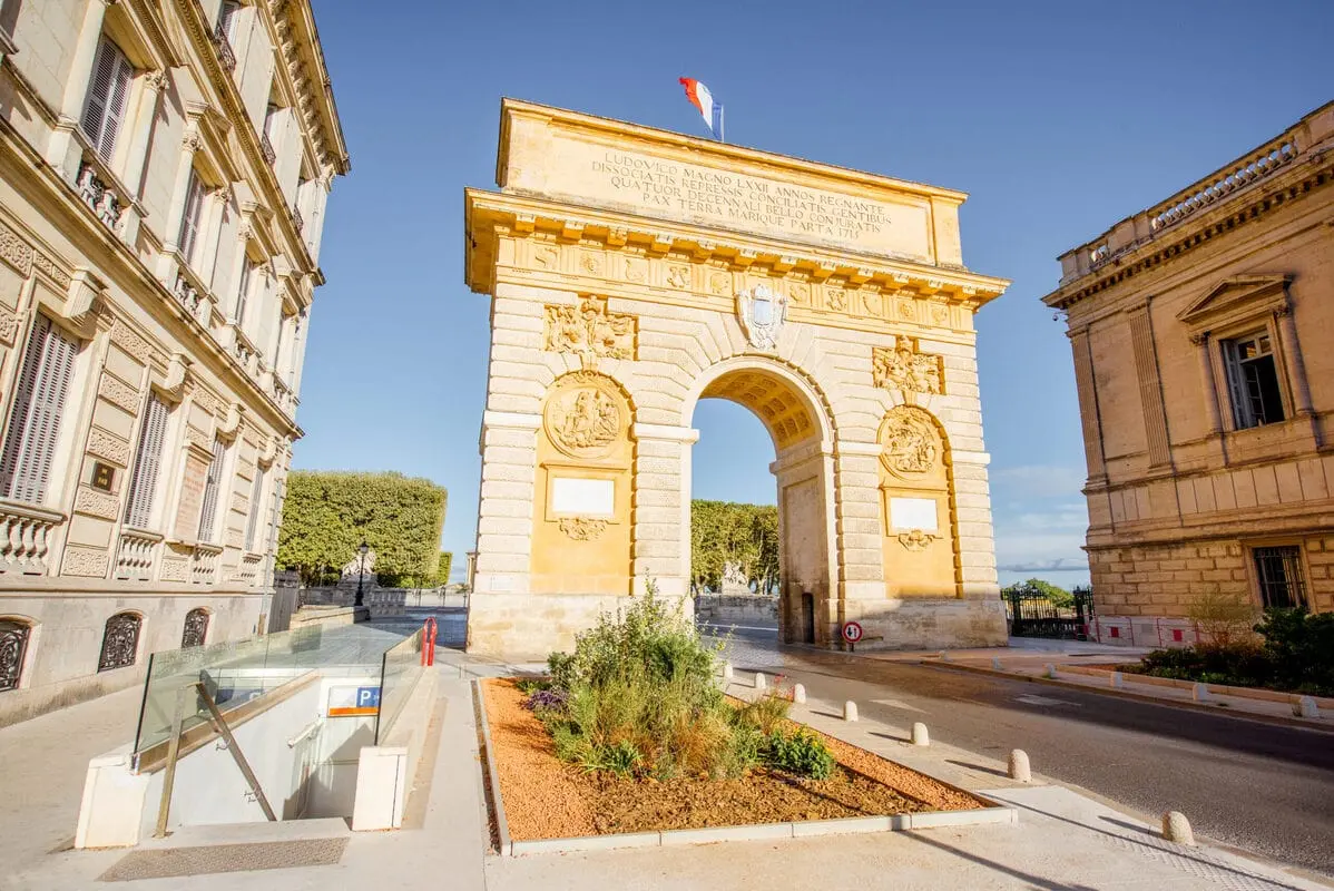 arc triomphe conciergerie montpellier